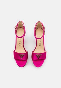Escarpins BCBGeneration En Daim Magenta - Bout Pointu, Talon Aiguille 4.5 Pouces - Pointure 7.5 US - Neufs Avec étiquettes