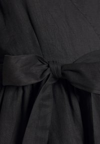 Faithfull the brand Denní šaty - black