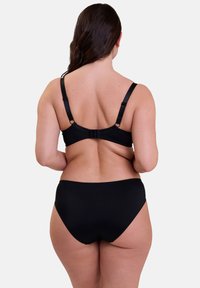 Ensemble de bikini noir avec une texture unie, des bretelles ajustables et un design simple. Montre la vue arrière du soutien-gorge et du bas taille haute.