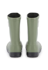 Πράσινες λάστιχες μπότες βροχής με λεία επιφάνεια, στρογγυλές κορυφές και μαύρους λάστιχους πάτους. Το εσωτερικό είναι επενδεδυμένο με μαύρο ύφασμα για άνεση.