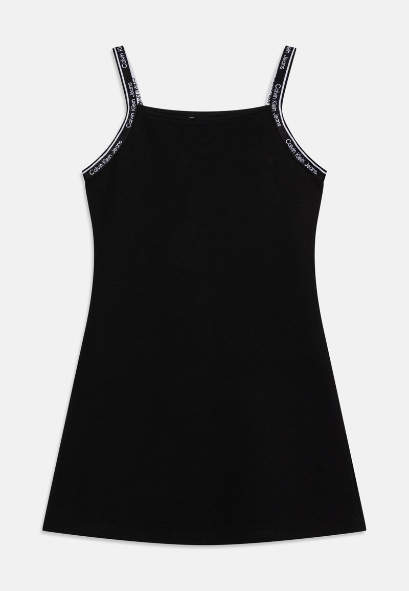 Czarna sukienka bez rękawów z cienkimi ramiączkami sygnowanymi marką Calvin Klein Jeans oraz dopasowanym, lekko rozszerzanym krojem.