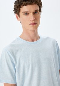Koton - T-shirt basic
