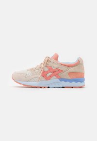 ASICS SportStyle Sneakers - beige