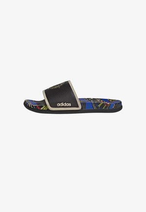 Schwarze Badesandalen mit Netzobermaterial, ausgestattet mit einem bunten tropischen Druck auf dem Fußbett und beigem Rand. Goldenes "adidas"-Logo auf dem Riemen.