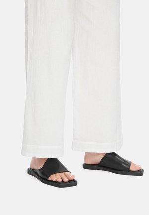 Jenny - Klapki płaskie