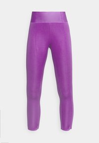 Leggings viola con una texture liscia e lucida, vita alta e dettagli delle cuciture che corrono verticalmente lungo le gambe, che si stringono alla caviglia.