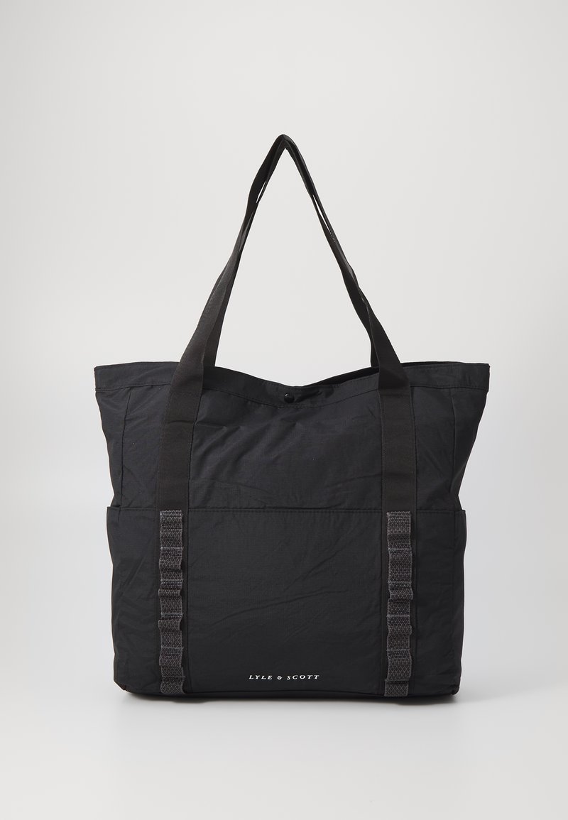 Borsa tote nera realizzata in tessuto resistente, con due manici lunghi, un dettaglio laterale testurizzato e un logo stampato in basso.