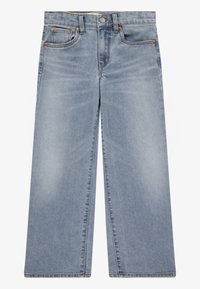 Jasnoniebieskie jeansy z dżinsu o szerokich nogawkach, klasycznym designie z pięcioma kieszeniami i zapięciu na guziki. Materiał ma subtelne przetarcia i teksturę.