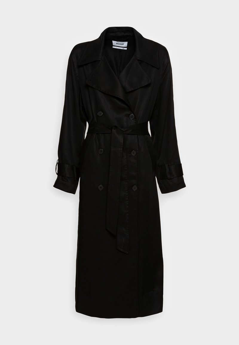 Trench-coat long noir à double boutonnage avec larges revers, ceinture à la taille, poignets boutonnés et poches avant, présenté sur fond blanc.