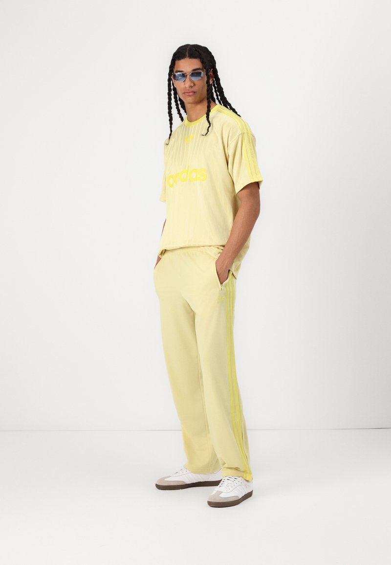 adidas Originals FIREBIRD Pantaloni sportivi powder yellow