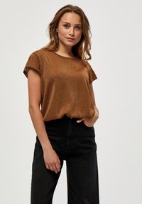 Minus MICARLINA KNIT TEE - Jednoduché tričko - walnut brown lurex