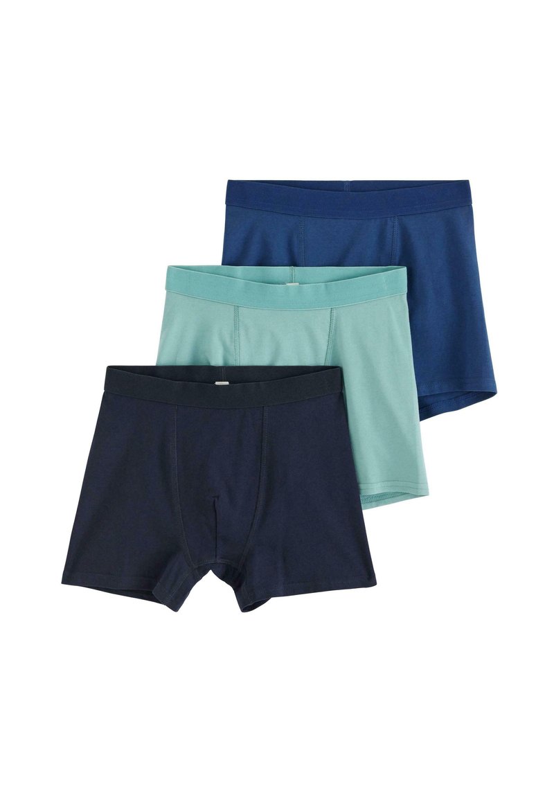 Tre par herrboxershorts i marinblått, mörk marinblått och teal. Tyget är mjukt med elastiska midjeband och en åtsittande design.