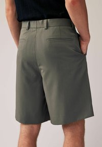 Next Shorts - green