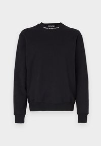 Felpa nera in misto cotone, con scollatura rotonda, polsini e orlo a costine, e logo sul colletto. Texture liscia.