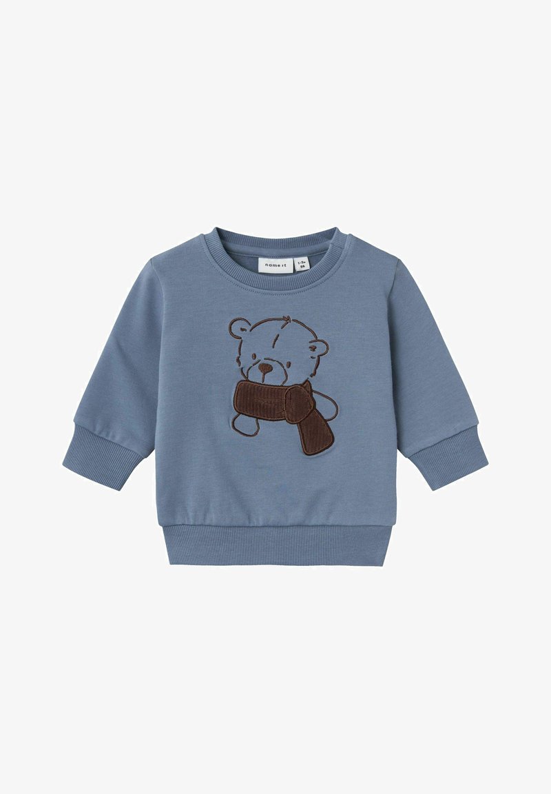 Felpa blu realizzata in morbido cotone, con un orso ricamato marrone che tiene una sciarpa marrone. Dettagli con polsini e bordo a costine.