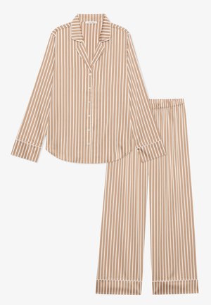 Beżowy i biały komplet piżamowy składający się z koszuli z guzikami, z kołnierzykiem i długimi rękawami, oraz pasujących spodni na gumkę.
