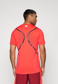 Under Armour HG GRAPHIC  - Camiseta deportiva - racer red/black