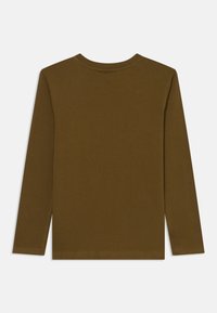 Gładka oliwkowa, długosleeve koszulka z okrągłym dekoltem, ułożona na płasko, pokazująca tylną stronę bez widocznych wzorów ani logo.