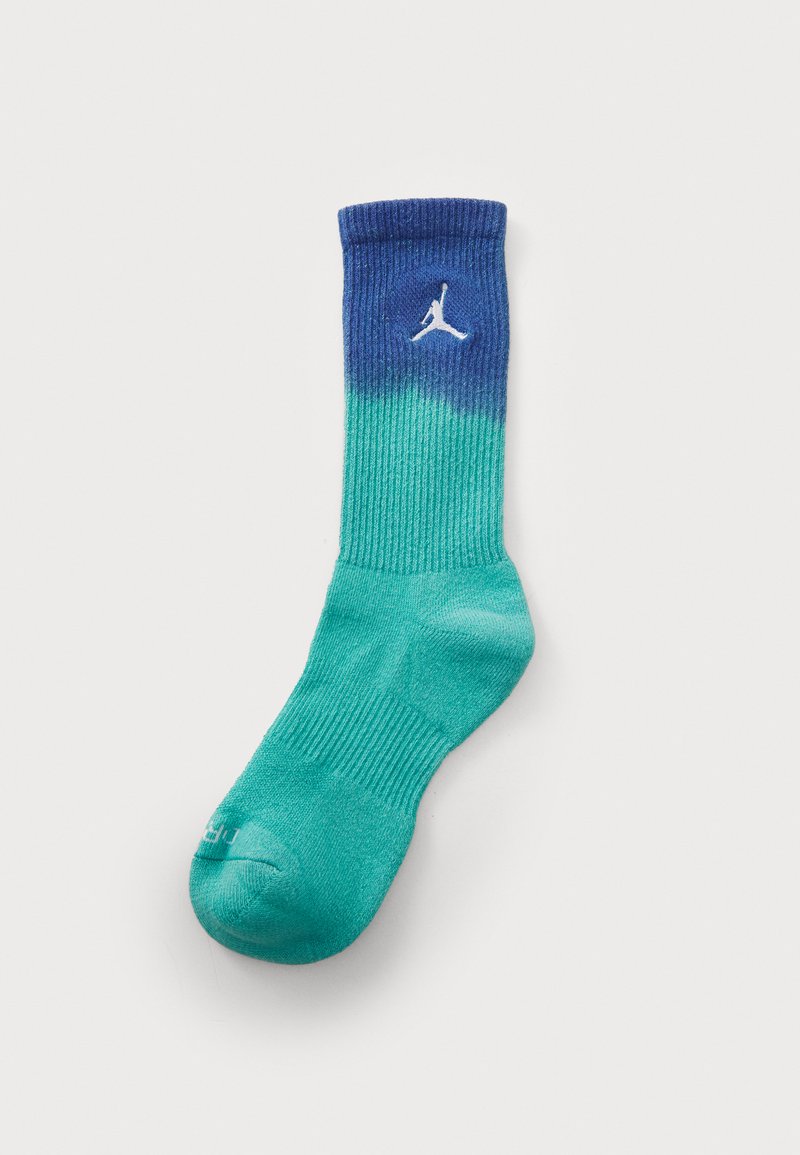 Roheline ja sinine gradientne spordisokk ribatekstuuriga, mille ülaosas on valge Jumpman logo. Valmistatud pehmest materjalist.