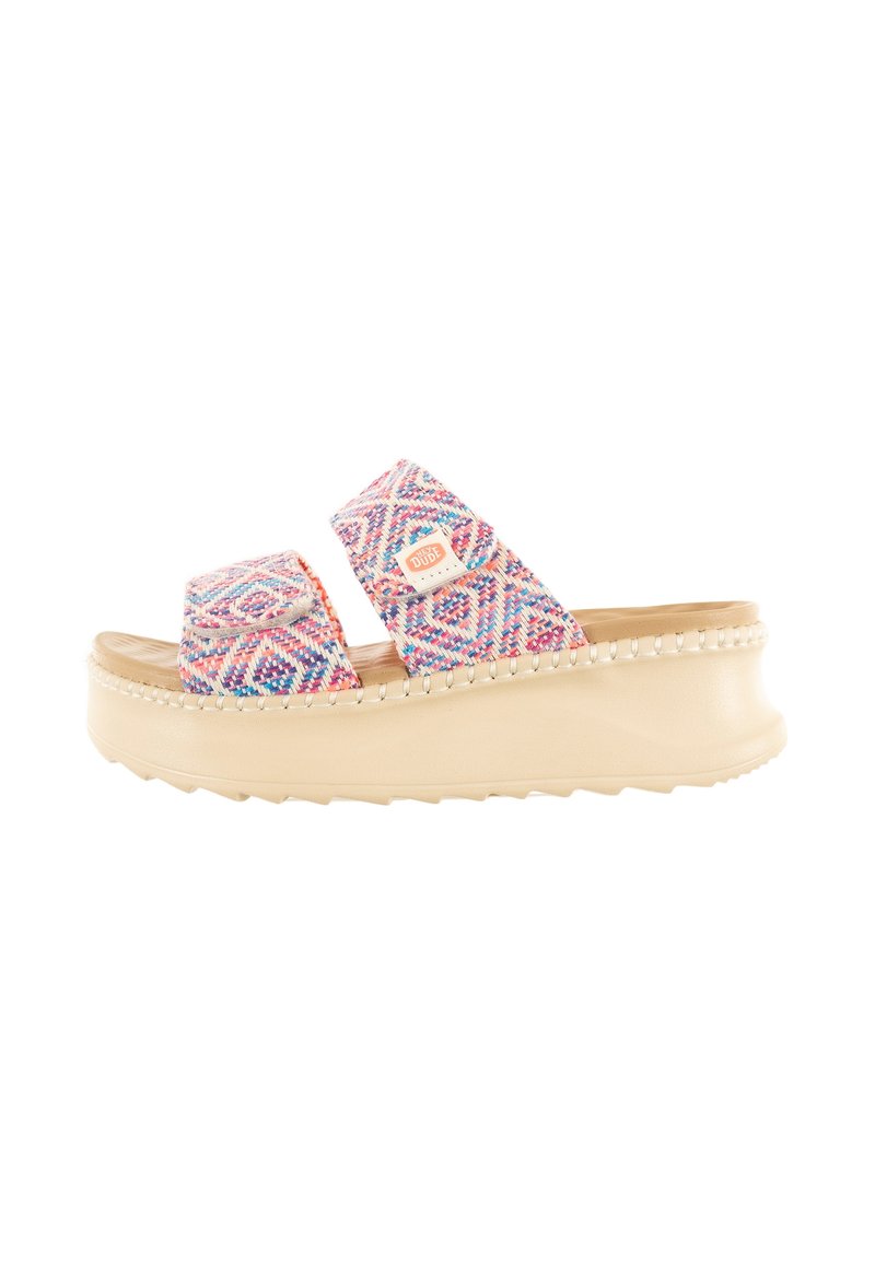 Le ciabatte slide multicolori presentano fasce in tessuto intrecciato con un motivo geometrico su una suola piatta color beige chiaro.