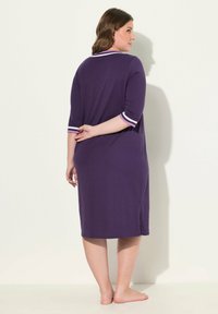 Ulla Popken SPORTY STRIPE TRIM V-NECK  - Camicia da notte - aubergine