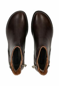 Hnědé kožené kotníkové boty s hladkým povrchem, bočními zipy a kontrastními béžovými akcenty na límci. Zakřivený design špičky.