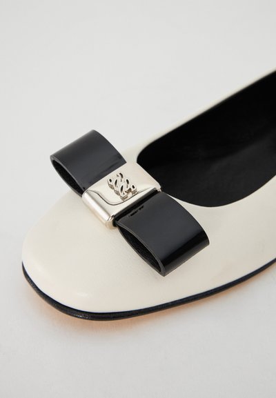 Casadei BALLET - Balerina cipők - ecru'/nero
