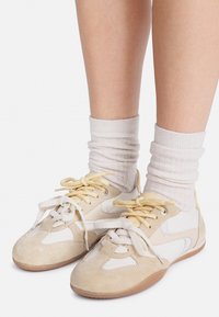 PARKERR - Sneaker low - butter yellow/off white