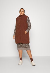 Noisy May Curve NMGABI VEST - Camisola - cappuccino