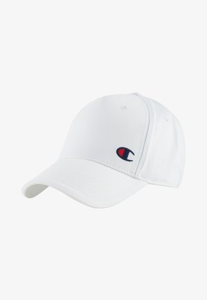 Cappellino da baseball bianco in cotone con visiera curva e logo ricamato rosso, blu e bianco sulla parte anteriore. Presenta un design a sei pannelli e una chiusura regolabile sul retro.
