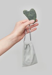 Thumbnail Image 4