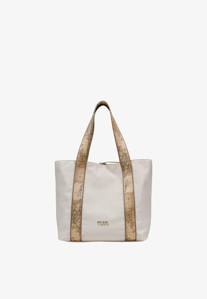 Bolso tote color crema con asas con estampado de mapa y pequeño logo metálico centrado en la parte frontal.
