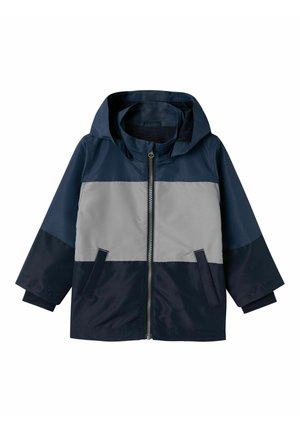 Kindgerechte Kapuzen-Regenjacke mit marineblauen und hellgrauen Farbfeldern, Reißverschluss vorne und zwei Seitentaschen.