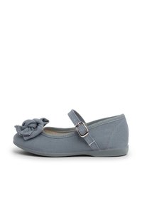 Gray fabric ballerina flat with a knot decoration on the toe and an adjustable buckle strap. Soft sole and textured upper material.