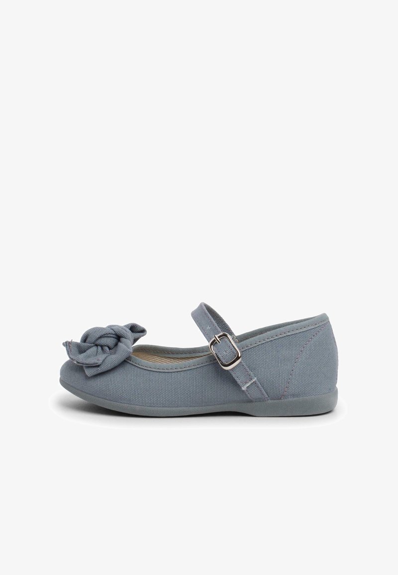 Gray fabric ballerina flat with a knot decoration on the toe and an adjustable buckle strap. Soft sole and textured upper material.