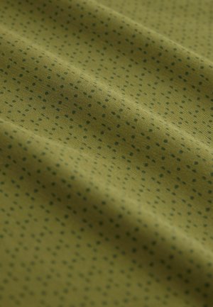 Tissu vert avec une surface texturée présentant un motif fin de petits points vert foncé répartis uniformément.