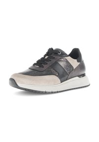 Sportieve sneaker in zwart, taupe en metallic texturen. Beschikt over een bovenwerk van suede en leer, een vetersluiting en een gewatteerde zool.