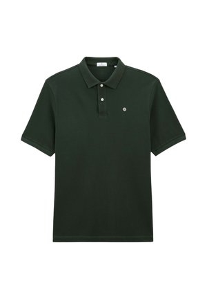 Polo shirt vert foncé en coton. Il présente un col classique, une patte de boutonnage à deux boutons et un petit emblème sur la poitrine gauche. Manches courtes.