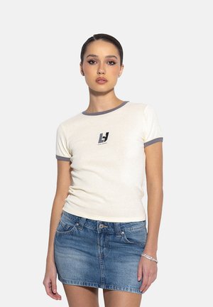 - T-shirt z nadrukiem