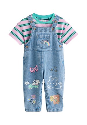 Roza i zelena prugasta majica u kombinaciji s traper kombinezonom s vezom životinja, cvijeća, duge i ukrasnim zakrpama za malu djecu.