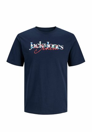 Mørkeblå t-shirt med korte ærmer med teksten "Jack & Jones Denim" i hvid og rød hen over brystet.