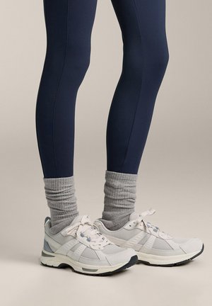 OYSHO RUNNING - Sportcipő - grey