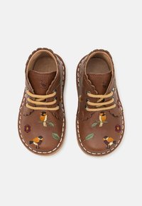 Petit Nord Copenhagen SCALLOP BOOT BIRDS UNISEX - Šņorējami puszābaki - hazelnut