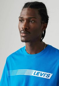 Levi's® RELAXED FIT - T-shirt print - archival hp patch v