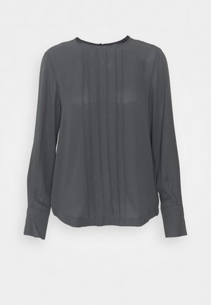 Ciemnoszara bluzka z długim rękawem z pionowymi plisami z przodu, okrągłym dekoltem i szerokimi mankietami.