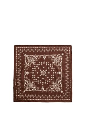Bandana quadrata marrone con motivi paisley e floreali crema disposti simmetricamente in cerchi concentrici e bordi.