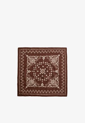 Bruine vierkante bandana met crèmekleurige paisley- en bloemenpatronen, symmetrisch gerangschikt in concentrische cirkels en randen.