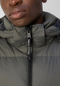 Thumbnail Image 9