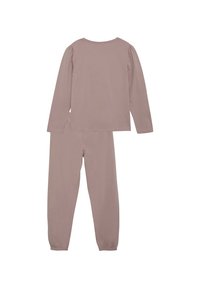 Helllila-langärmeliges Oberteil mit gerafften Schulternähten, kombiniert mit passenden schmal geschnittenen Hosen aus weichem Baumwollstoff.