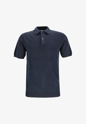 Marineblaues kurzärmeliges Poloshirt mit zwei Knöpfen und einem Kragen, dargestellt auf weißem Hintergrund.